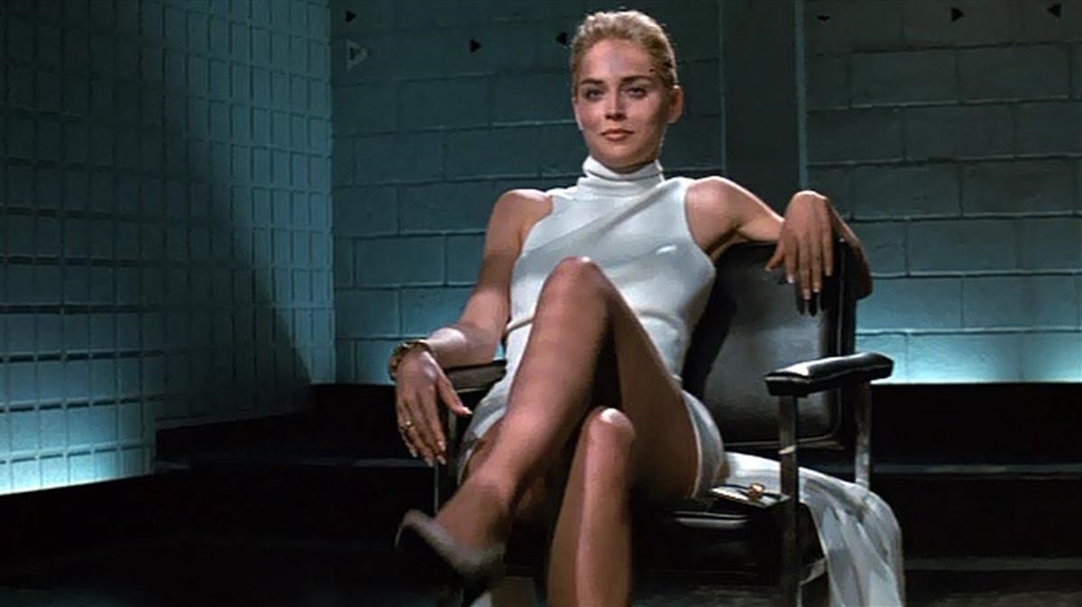 A los 61 años Sharon Stone recreó su famosa escena de "Bajos Instintos...