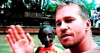 Nelson de la Rosa en el documental de Val Kilmer